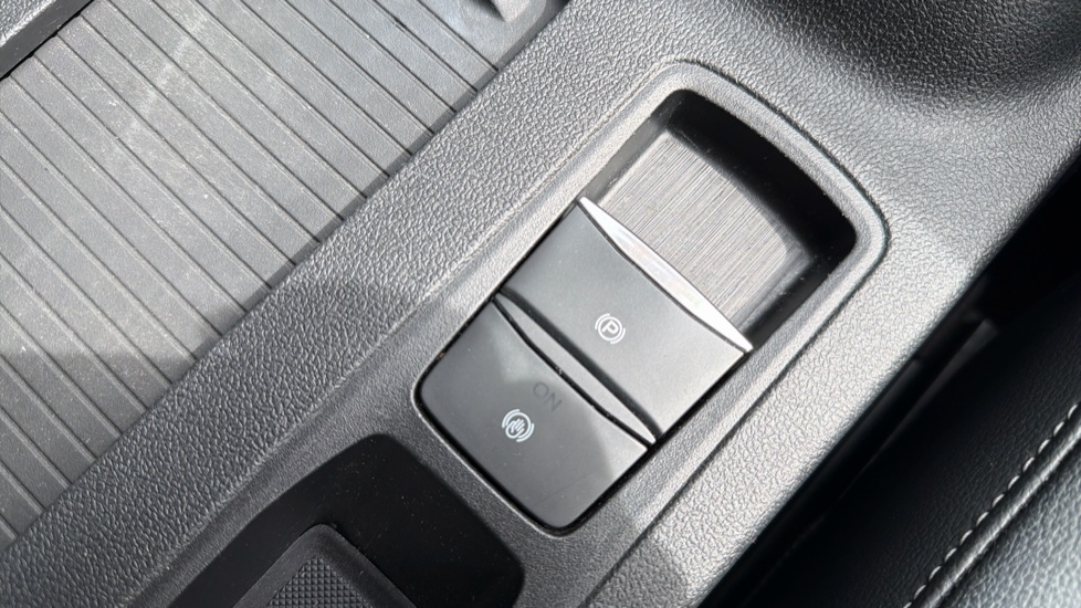 Ford Kuga 1.5 EcoBlue Titanium First Edition 5dr Diesel Estate - Image 19