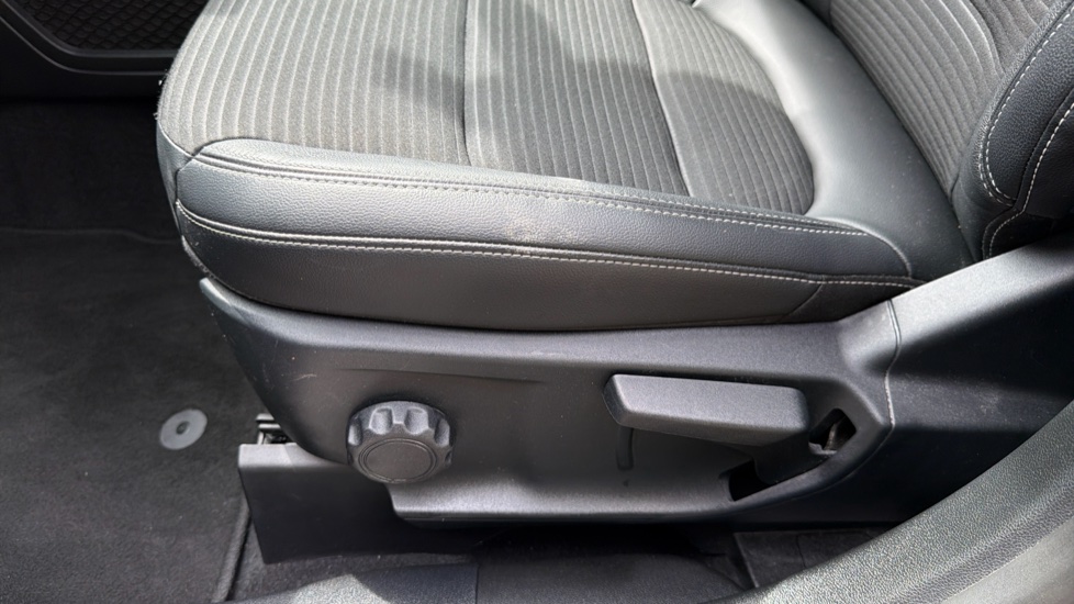 Ford Kuga 1.5 EcoBlue Titanium First Edition 5dr Diesel Estate - Image 36