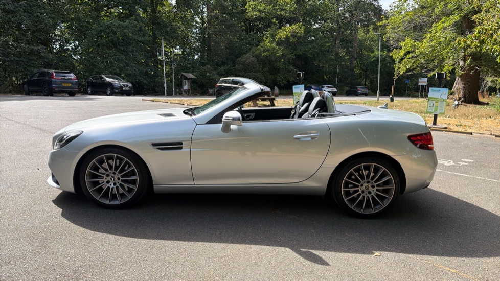 Mercedes-Benz SLC 300 AMG Line 2dr 9G-Tronic Petrol Roadster - Image 25
