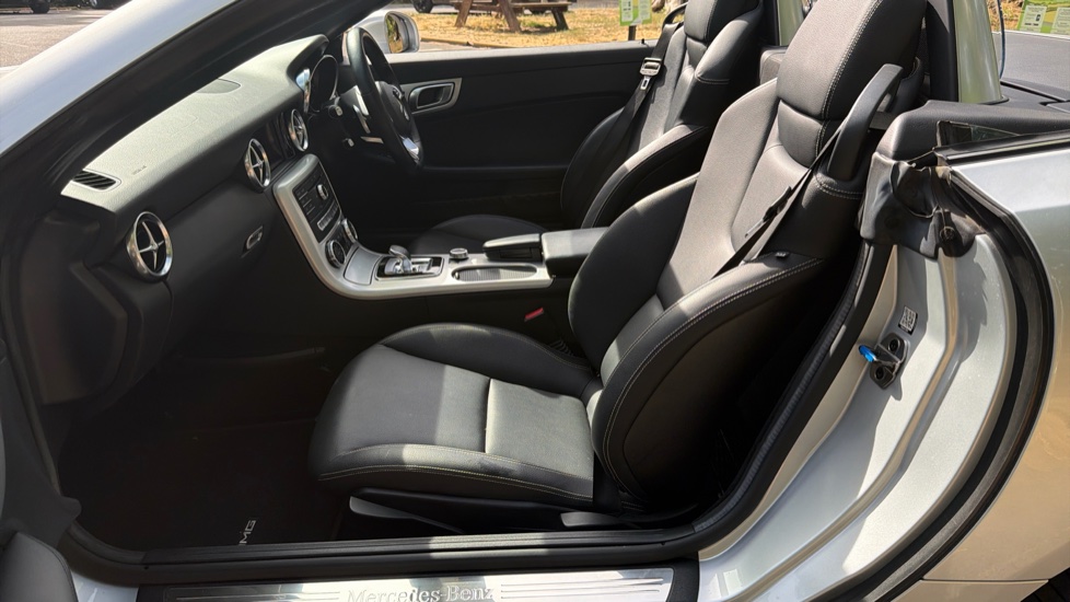 Mercedes-Benz SLC 300 AMG Line 2dr 9G-Tronic Petrol Roadster - Image 27