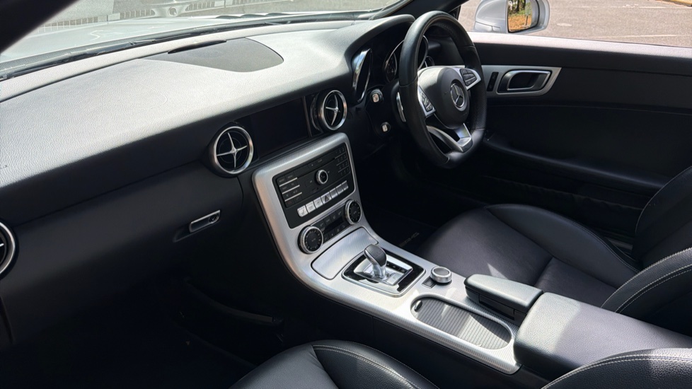 Mercedes-Benz SLC 300 AMG Line 2dr 9G-Tronic Petrol Roadster - Image 29