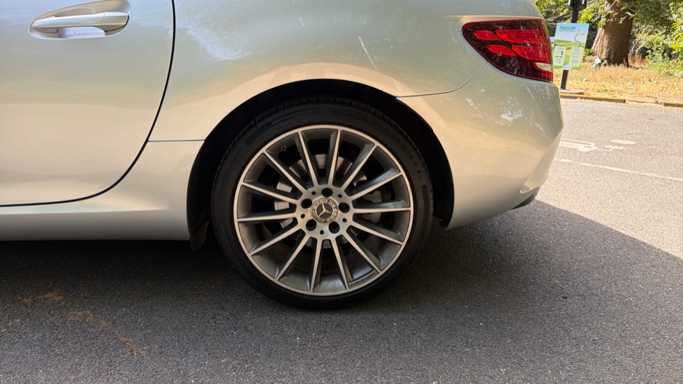 Mercedes-Benz SLC 300 AMG Line 2dr 9G-Tronic Petrol Roadster - Image 30