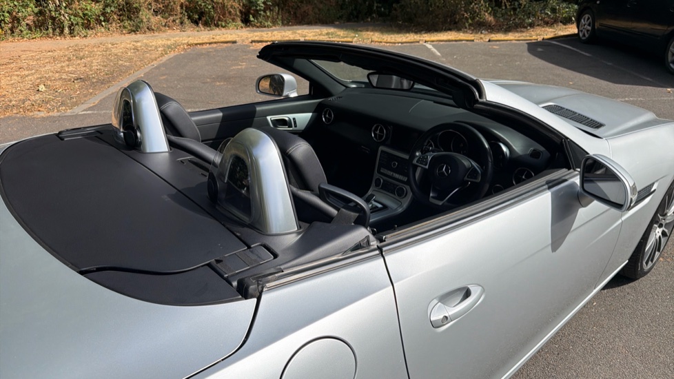 Mercedes-Benz SLC 300 AMG Line 2dr 9G-Tronic Petrol Roadster - Image 37