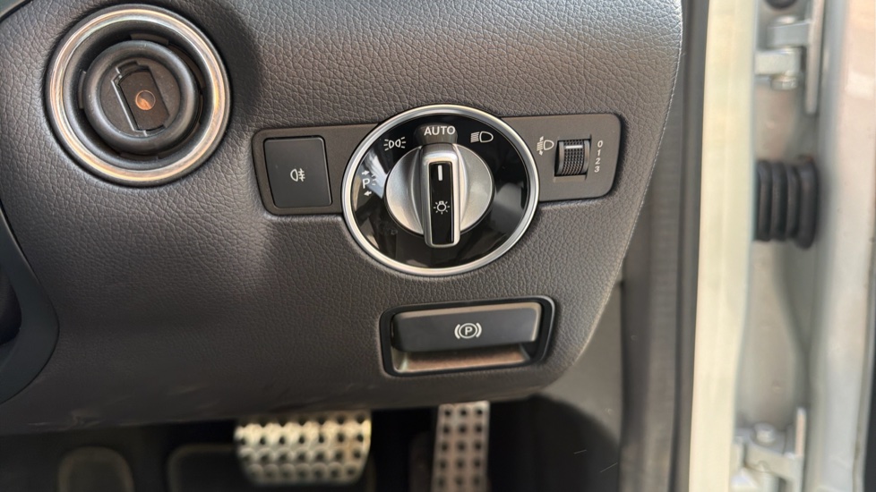 Mercedes-Benz SLC 300 AMG Line 2dr 9G-Tronic Petrol Roadster - Image 41