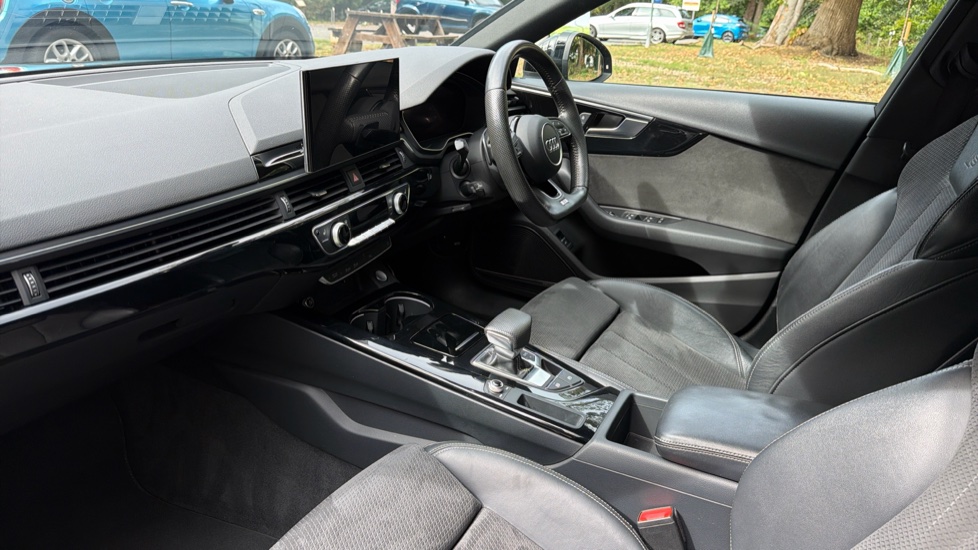 Audi A4 35 TDI Black Edition 5dr S Tronic Diesel Estate - Image 9