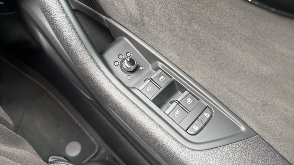 Audi A4 35 TDI Black Edition 5dr S Tronic Diesel Estate - Image 20