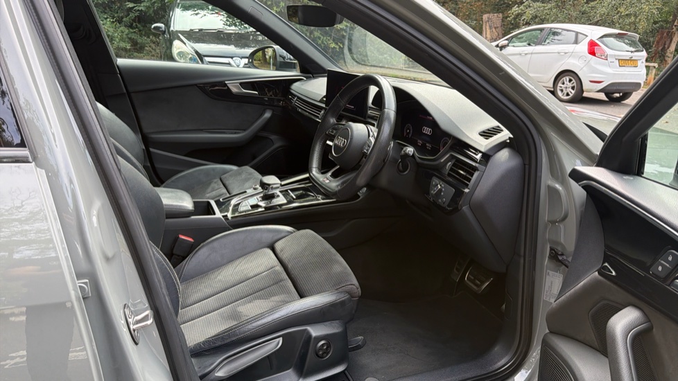 Audi A4 35 TDI Black Edition 5dr S Tronic Diesel Estate - Image 41