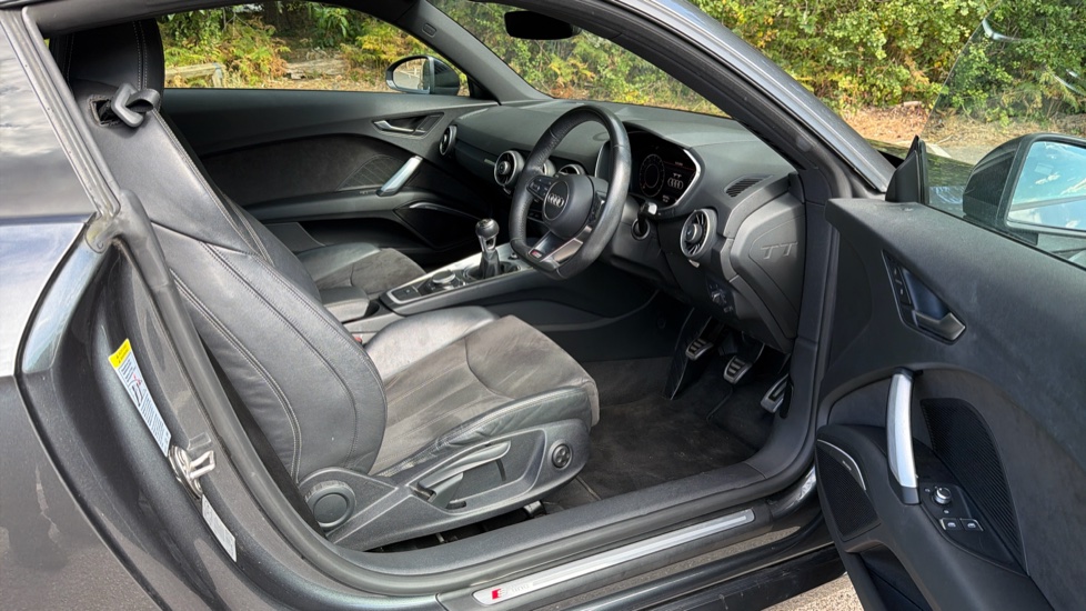 Audi TT 1.8T FSI Black Edition 2dr Petrol Coupe - Image 37