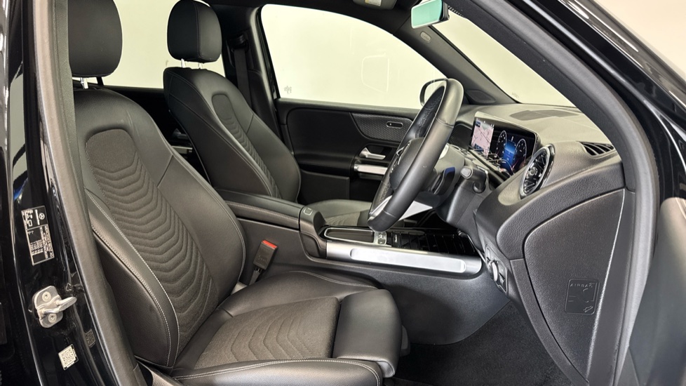 Mercedes-Benz GLB 200 Sport Executive 5dr 7G-Tronic Petrol Estate - Image 29