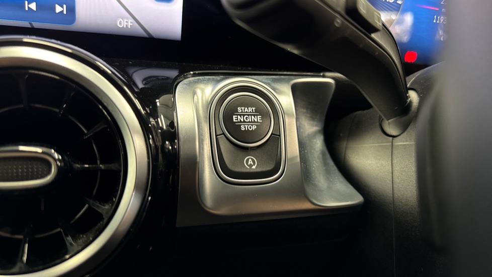 Mercedes-Benz GLB 200 Sport Executive 5dr 7G-Tronic Petrol Estate - Image 34