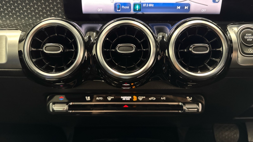 Mercedes-Benz GLB 200 Sport Executive 5dr 7G-Tronic Petrol Estate - Image 35
