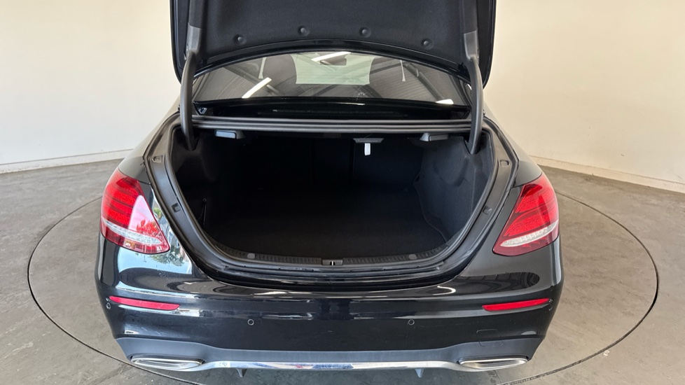 Mercedes-Benz E-Class E200 AMG Line Edition Premium 4dr 9G-Tronic Petrol Saloon - Image 4