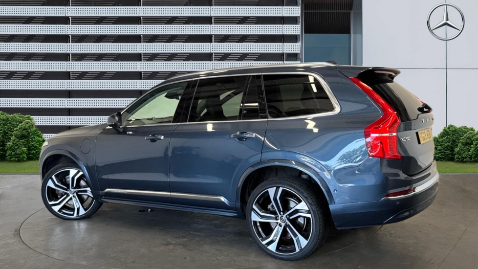 Volvo XC90 2.0 T8 [455] RC PHEV Ultimate Dark 5dr AWD Gtron Estate - Image 2