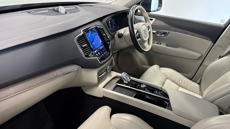 Volvo XC90 2.0 T8 [455] RC PHEV Ultimate Dark 5dr AWD Gtron Estate - Image 9