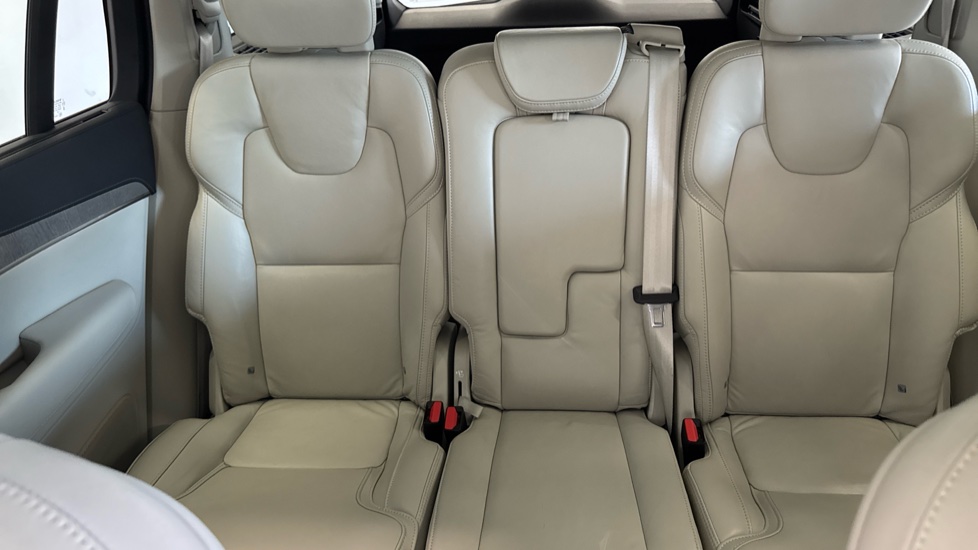 Volvo XC90 2.0 T8 [455] RC PHEV Ultimate Dark 5dr AWD Gtron Estate - Image 15