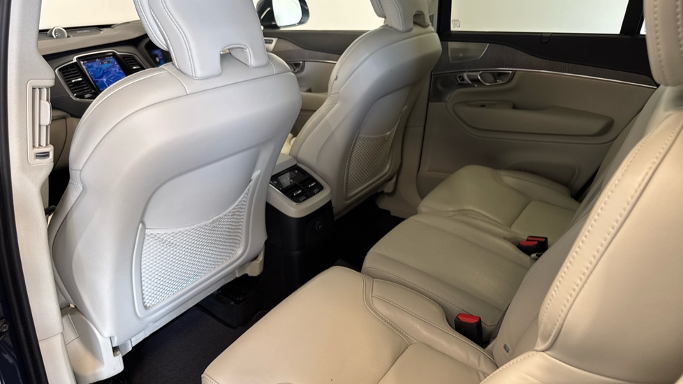Volvo XC90 2.0 T8 [455] RC PHEV Ultimate Dark 5dr AWD Gtron Estate - Image 16
