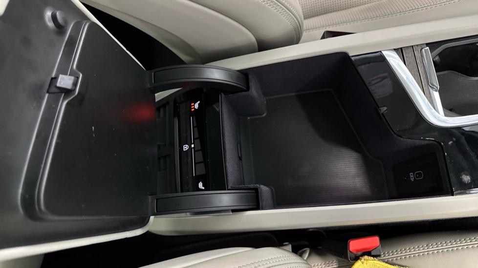 Volvo XC90 2.0 T8 [455] RC PHEV Ultimate Dark 5dr AWD Gtron Estate - Image 19