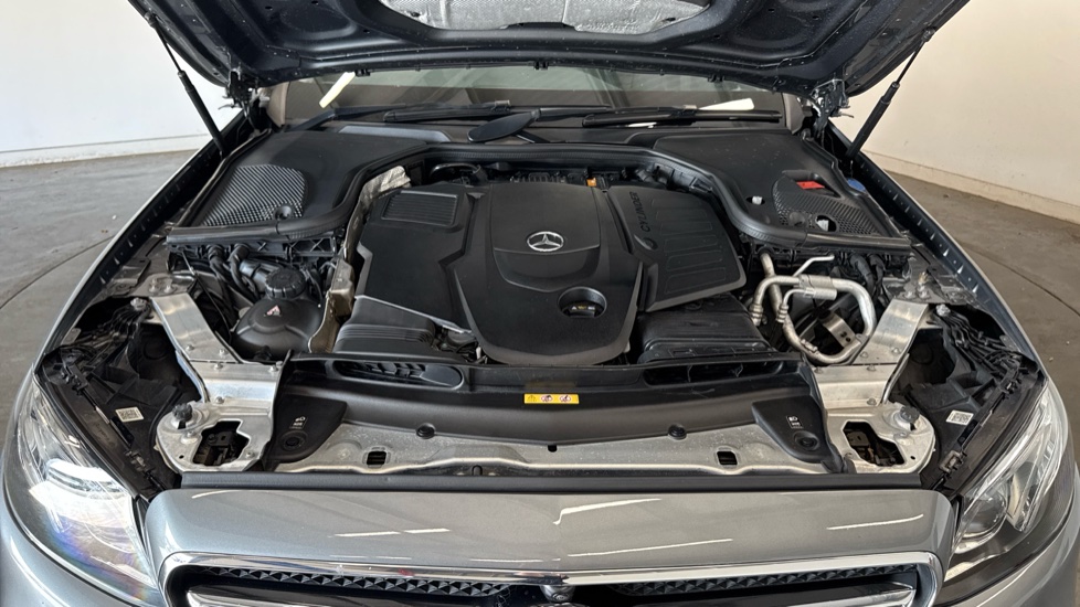 Mercedes-Benz E-Class E350d AMG Line Edition Premium Plus 4dr 9G-Tronic Diesel Saloon - Image 8