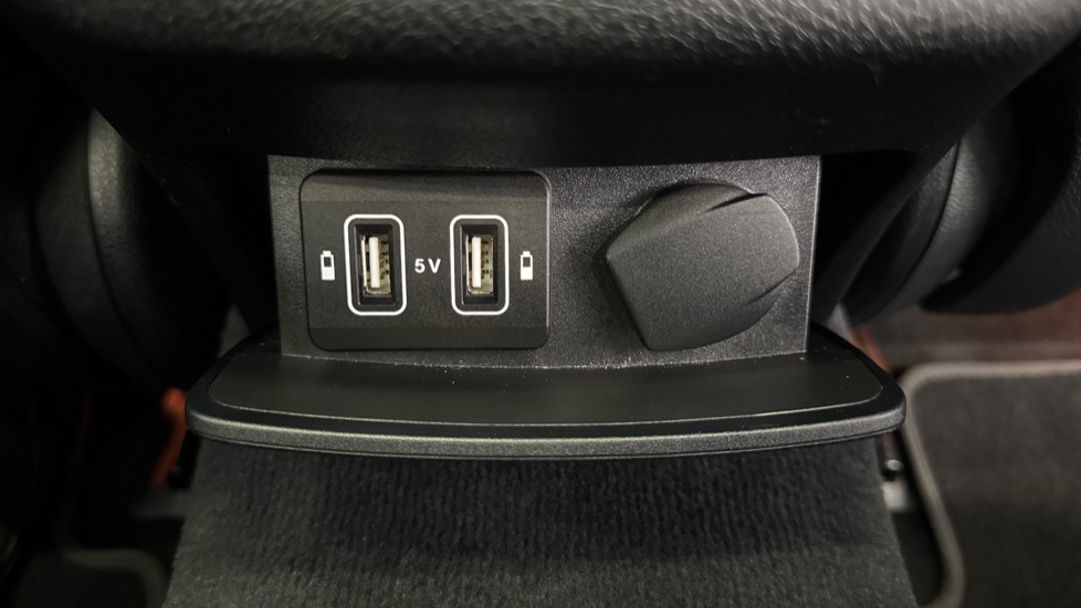 Mercedes-Benz E-Class E350d AMG Line Edition Premium Plus 4dr 9G-Tronic Diesel Saloon - Image 21