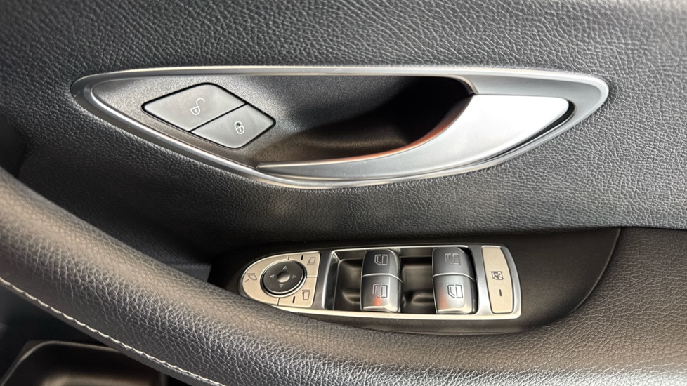 Mercedes-Benz E-Class E350d AMG Line Edition Premium Plus 4dr 9G-Tronic Diesel Saloon - Image 25