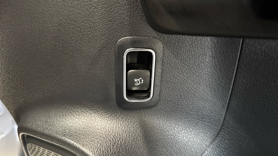 Mercedes-AMG GLA 35 4Matic 5dr Auto Petrol Hatchback - Image 26