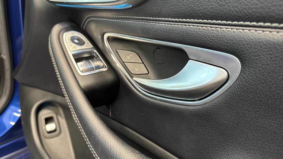 Mercedes-Benz C-Class C200 AMG Line Premium Plus 2dr 9G-Tronic Petrol Coupe - Image 23