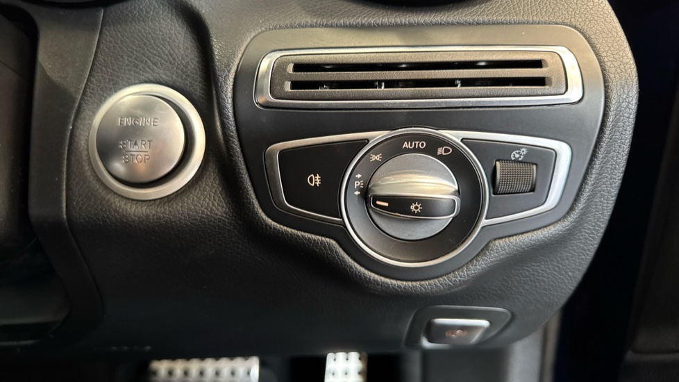 Mercedes-Benz C-Class C200 AMG Line Premium Plus 2dr 9G-Tronic Petrol Coupe - Image 26