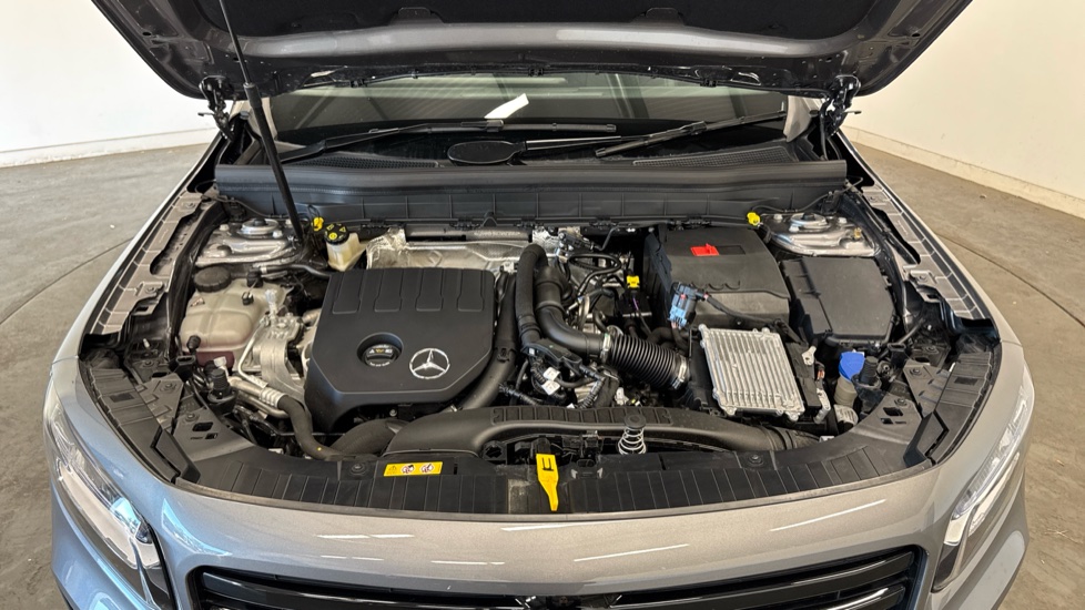 Mercedes-Benz GLB 200 Sport Executive 5dr 7G-Tronic Petrol Estate - Image 8