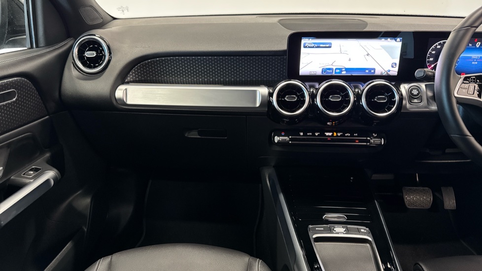 Mercedes-Benz GLB 200 Sport Executive 5dr 7G-Tronic Petrol Estate - Image 14