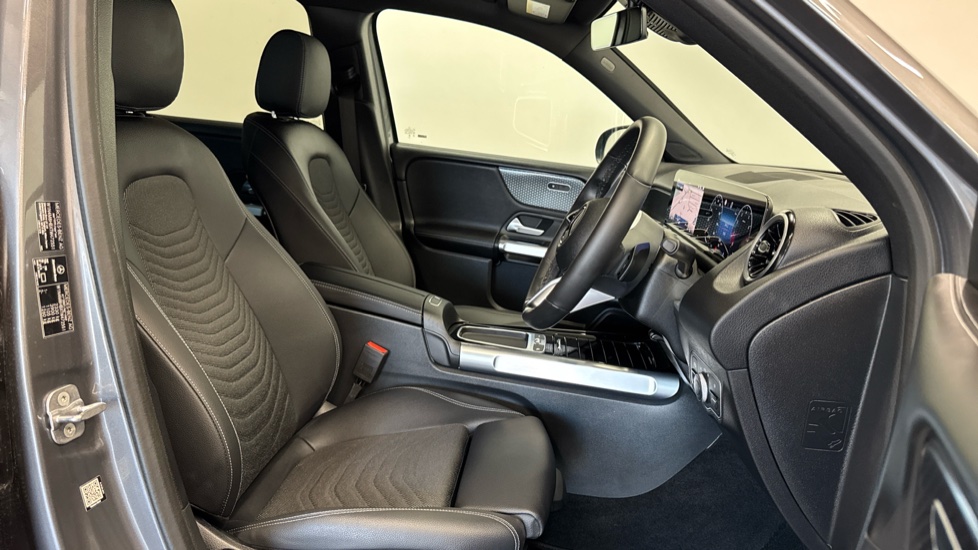 Mercedes-Benz GLB 200 Sport Executive 5dr 7G-Tronic Petrol Estate - Image 28