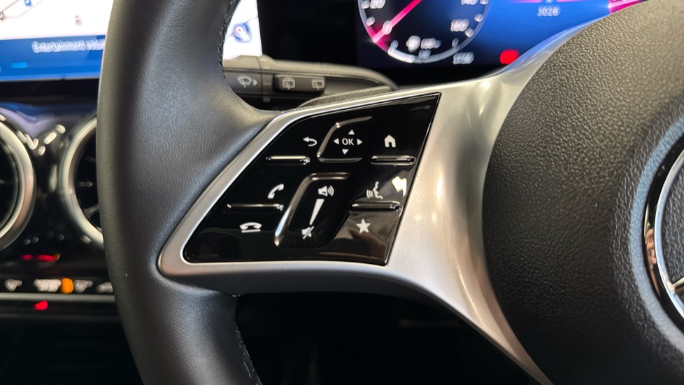 Mercedes-Benz GLB 200 Sport Executive 5dr 7G-Tronic Petrol Estate - Image 30