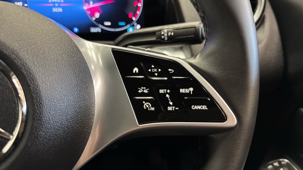 Mercedes-Benz GLB 200 Sport Executive 5dr 7G-Tronic Petrol Estate - Image 31