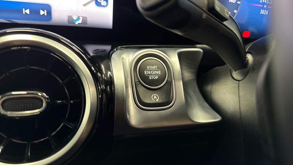 Mercedes-Benz GLB 200 Sport Executive 5dr 7G-Tronic Petrol Estate - Image 33