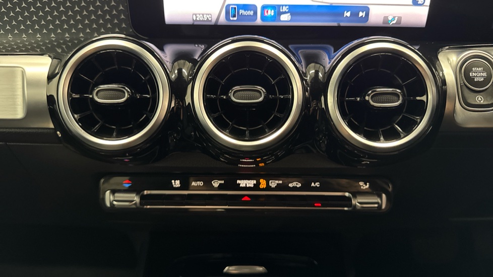 Mercedes-Benz GLB 200 Sport Executive 5dr 7G-Tronic Petrol Estate - Image 34