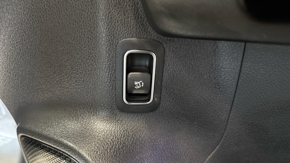 Mercedes-AMG GLA 35 4Matic Premium 5dr Auto Petrol Hatchback - Image 26
