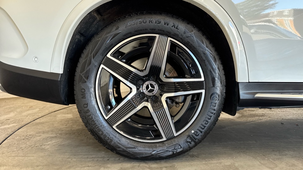 Mercedes-Benz GLC 300 4Matic AMG Line 5dr 9G-Tronic Petrol Estate - Image 7