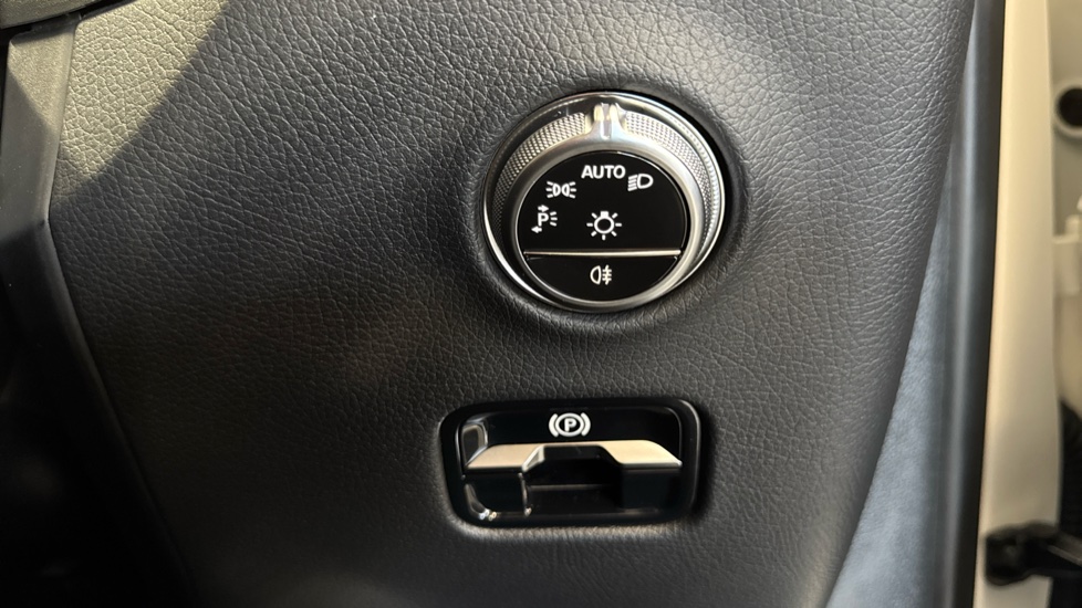 Mercedes-Benz GLC 300 4Matic AMG Line 5dr 9G-Tronic Petrol Estate - Image 28