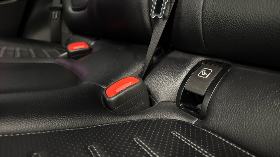 Mercedes-Benz GLC 300 4Matic AMG Line 5dr 9G-Tronic Petrol Estate - Image 17