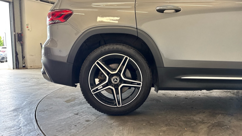 Mercedes-Benz GLB 200 AMG Line Premium 5dr 7G-Tronic Petrol Estate - Image 7