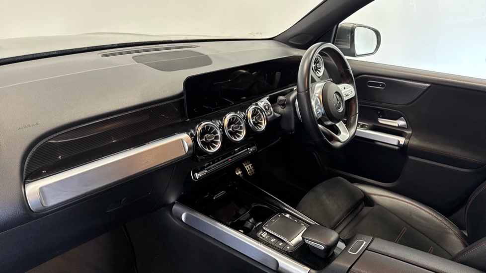Mercedes-Benz GLB 200 AMG Line Premium 5dr 7G-Tronic Petrol Estate - Image 9