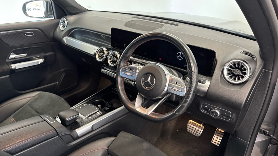 Mercedes-Benz GLB 200 AMG Line Premium 5dr 7G-Tronic Petrol Estate - Image 11