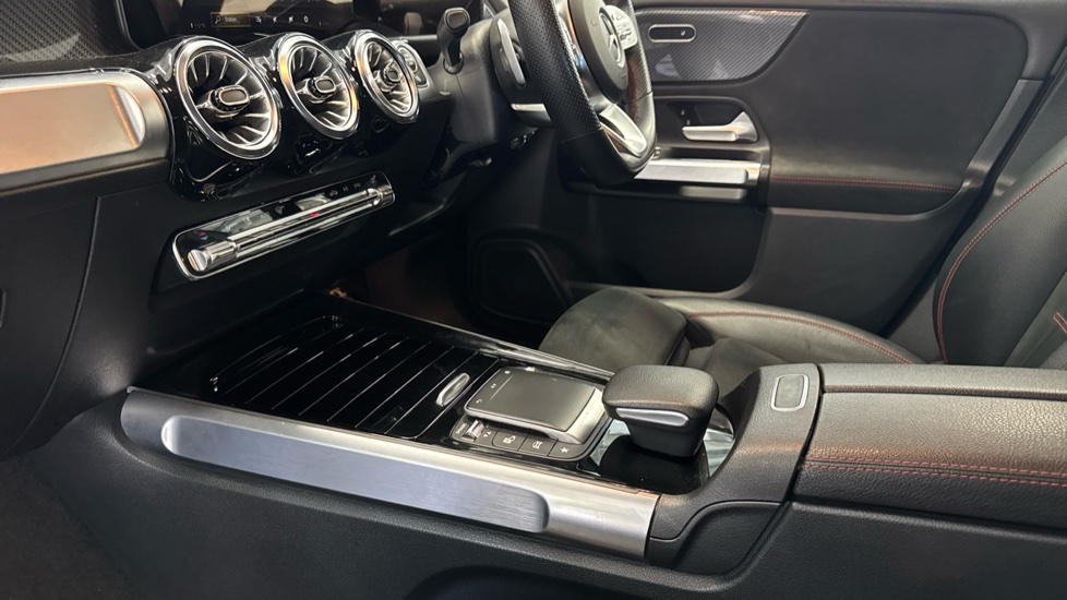 Mercedes-Benz GLB 200 AMG Line Premium 5dr 7G-Tronic Petrol Estate - Image 13