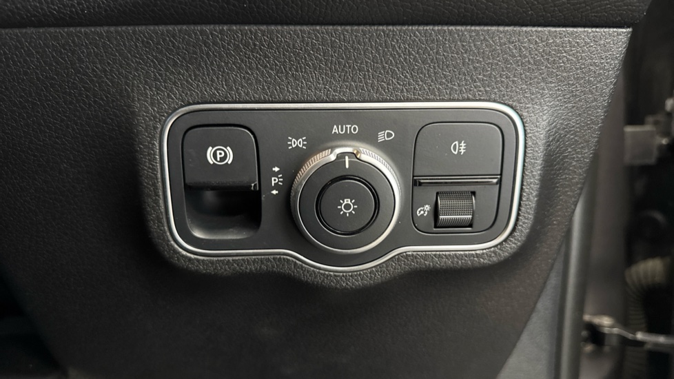 Mercedes-Benz GLB 200 AMG Line Premium 5dr 7G-Tronic Petrol Estate - Image 26