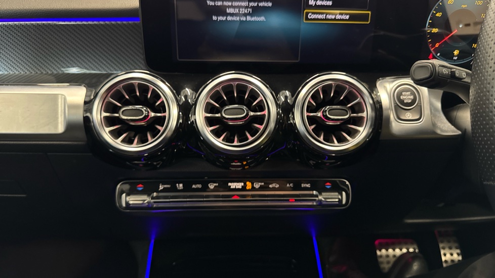 Mercedes-Benz GLB 200 AMG Line Premium 5dr 7G-Tronic Petrol Estate - Image 29