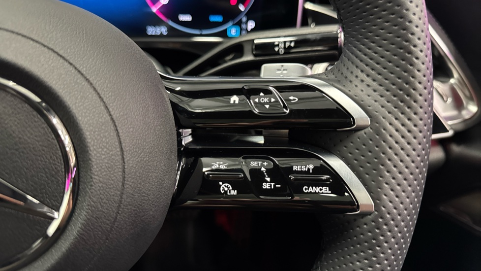 Mercedes-Benz E-Class E220d AMG Line Premium Plus 4dr 9G-Tronic Diesel Saloon - Image 31