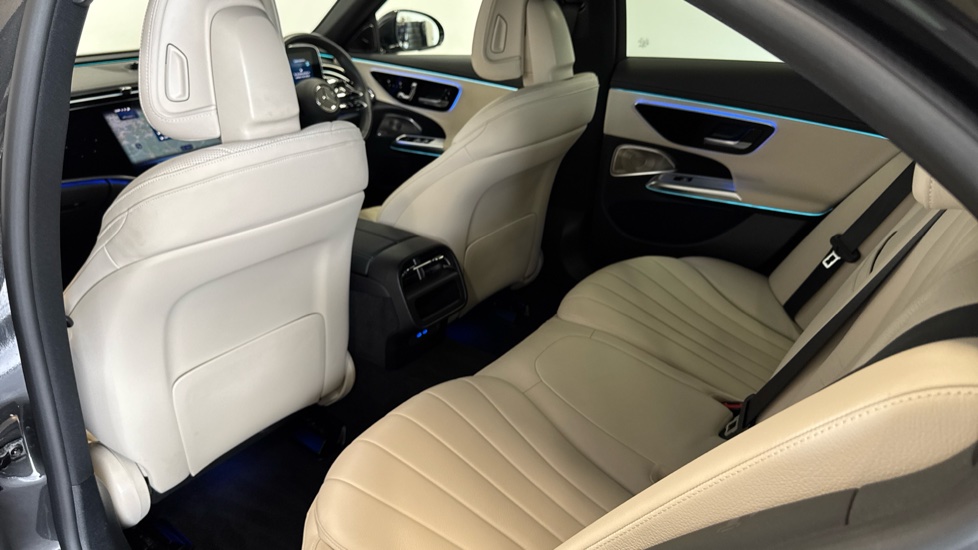 Mercedes-Benz E-Class E450d 4Matic AMG Line Premium 4dr 9G-Tronic Diesel Saloon - Image 16