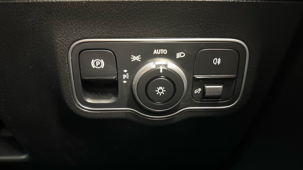 Mercedes-Benz GLA 220d 4Matic AMG Line Premium Plus 5dr Auto Diesel Hatchback - Image 30
