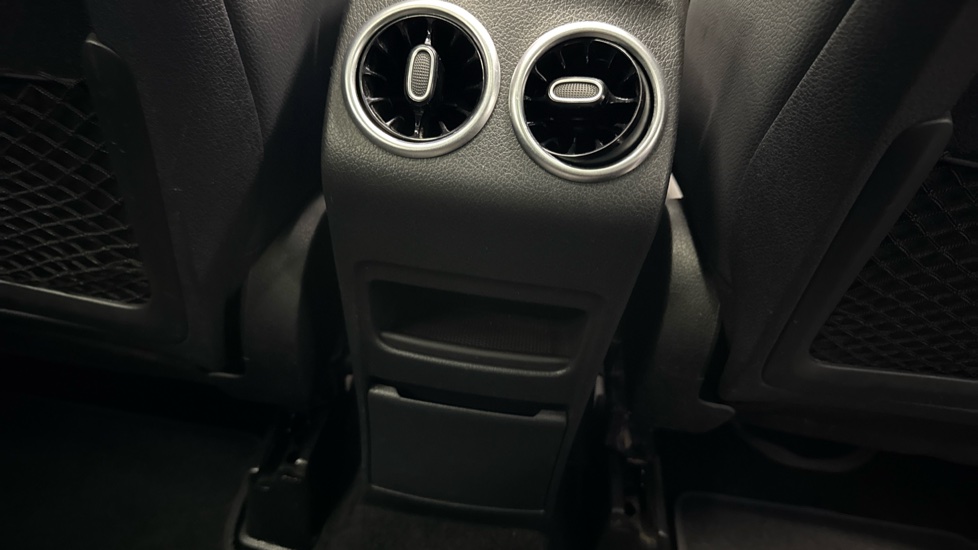 Mercedes-Benz GLB 200 AMG Line Premium + Night Ed 5dr 7G-Tronic Petrol Estate - Image 30