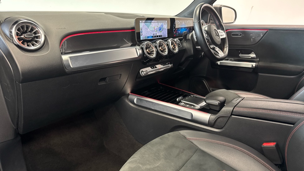 Mercedes-Benz GLB 200 AMG Line Premium 5dr 7G-Tronic Petrol Estate - Image 9