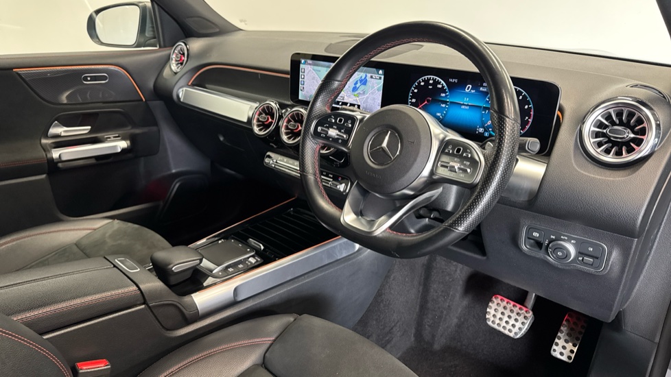 Mercedes-Benz GLB 200 AMG Line Premium 5dr 7G-Tronic Petrol Estate - Image 11